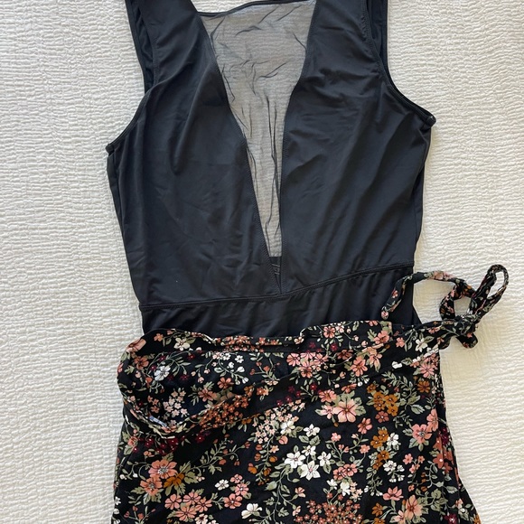 🖤Victorias Secret Black Bodysuit and Abercrombie & Fitch Skirt - Picture 4 of 6